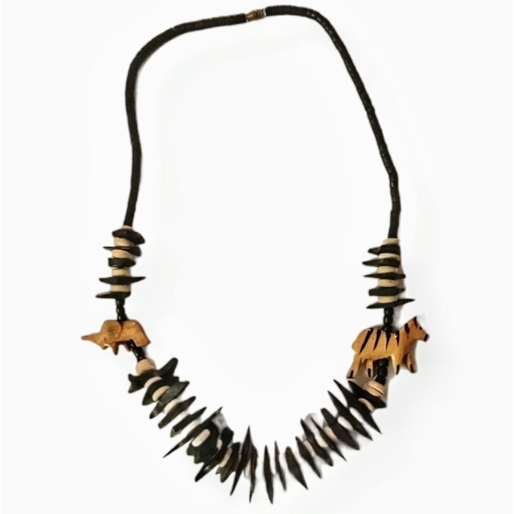 Elegant Vintage Safari Beaded Necklace with Delicate Craftsmanship